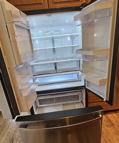 Refrigerator Cleaning in Bellevue 